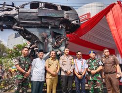 Bupati dan Kapolres Karawang Resmikan Monumen Keselamatan Lalu Lintas