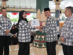 Serahkan SK Pensiun Calon Purna Tugas, Bupati Sleman Dorong Purna Tugas Tetap Berkarya dan Berbakti di Lingkungan Masyarakat