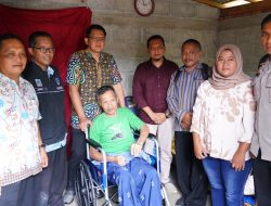 Wakil Bupati Sleman, Kembali Serahkan 3 Unit Kursi Roda Kepada Warga Kurang Mampu.