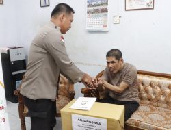 Peringati Hari Bhayangkara Ke-78 Tahun 2024, Polresta Barelang Melakukan Anjangsana ke Personel Polresta Barelang yang Mengalami Sakit Menahun
