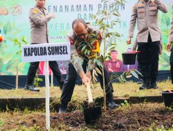 Bakti Lingkungan hari Bhayangkara, Polda Sumsel Tanam 57.489 Bibit Pohon dan Tebar 2000 Bibit Ikan Nila.