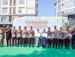 Bakti Sosial HUT Bhayangkara ke-78: Polres Metro Jakarta Barat Serahkan Beasiswa, bibit pohon kepada masyarakat dan Tanam Pohon