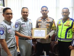Kapolres Lahat Terima Piagam PenghargaanDari Dirkorlantas Polri Dan PT.Jasa Raharja Pusat