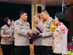 Kombes Sunarto Berikan Tropi, Piagam Kasi Humas Berprestasi dan Pemenang Lomba