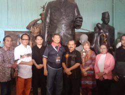 Hashim Djojohadikusumo dan Rombongan Kunjungi Studio Patung Yusman.