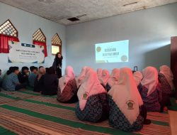 Gelar Sosialisasi Public Speaking, Mahasiswa KKN Universitas Trunojoyo Madura disambut baik di MTs. Negeri 3 Sumenep