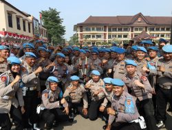 Penuh Haru Proses Pelepasan Irjen Pol Abdul Karim Dari Jabatan Kapolda Banten