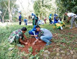 Pembersihan Makam pahlawan Rumpin Prada Samlawi oleh Danramil,anggota dan masyarakat dan pelajar Kec. Rumpin.