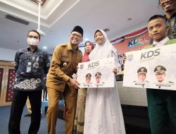 Disdik Depok Serahkan Beasiswa Senilai Rp10,7 Miliar Kepada 5.357 Siswa SD/MI