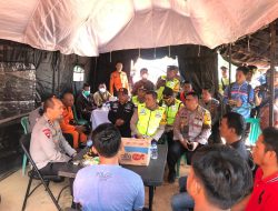 Tinjau Lokasi Runtuhnya Jembatan Akibat Tertabrak Ponton, Kapolda Sumsel Tekankan Upaya Pemulihan Dampak Perekonomian Warga