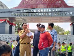 Ratusan Pendemo Desak Pemprov Sumsel Segera Pulihkan Akses Jembatan Sungai Lalan