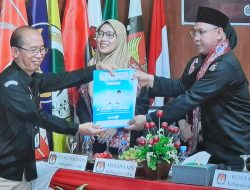 Polres Lahat Kawal Dan Pengamanan pendaftaran Pasangan calon Bupati Dan Wakil Bupati Lahat