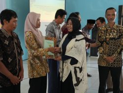 Bupati Sleman, Serahkan 87 Sertifikat Tanah Kepada Warga Terdampak Pengadaan Jalan Prambanan – Lemahbang.