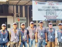 Panwascam Sepatan Bersama Satpol-PP Tertibkan Gambar Calon Gubernur dan Wakil Gubernur serta Calon Bupati dan Wakil Bupati Tangerang