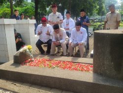 Heikal Safar : Pasangan RIDO Bersama Ketum Bamus Betawi Eki Pitung Ziarahi Tokoh – Tokoh Besar Betawi