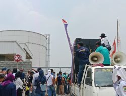 Pemdes Mulyasari Bersama Karang Taruna dan BUMDES Berunjuk rasa di Depan PT. Crown Kawasan Suryacipta Ciampel