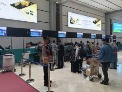 Patroli di Area Check-in Bandara Soetta, Polisi Sampaikan Pesan Kamtibmas