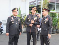 Upacara Tabur Bunga Dalam Rangka Memperingati Hari Pahlawan di Perairan Teluk Jakarta