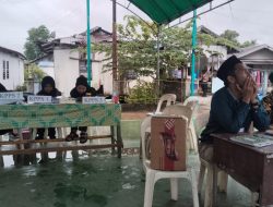 Hujan Tak Surutkan Semangat Petugas KPPS di TPS 20 Tanjung Piayu