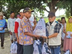 Sambut Hari Pahlawan, PLN UP3 Karawang Gelar Sosialisasi Keselamatan Ketenagalistrikan dan Berbagi di Kecamatan Batujaya