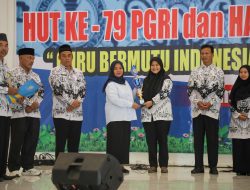 Peringati HUT Ke -79 PGRI dan HGN, Pemkab Sleman Serahkan 5 Piala Lomba Guru Inovatif