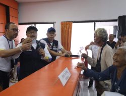 Serahkan Langsung Bantuan Sosial, Menteri Sosial Berpesan Jangan di Gunakan Untuk Judi Online