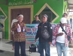 Perduli Kebersihan, FWJI Korwil Kotang Bagikan Alat Kebersihan dibeberapa Mushola