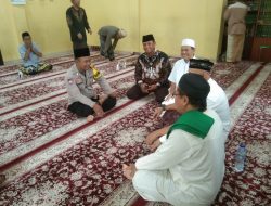 Bhabinkamtibmas Sholat Maghrib Berjamaah dan Sampaikan Himbauan Kamtibmas