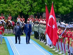 Tiba di Indonesia, Presiden Turkiye Disambut Dengan Pasukan Berkuda Berjumlah 75 Personel