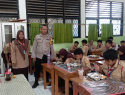 Polsek Cakung Lakukan Monitoring Program Makan Bergizi Gratis (MBG) di Pulogebang, Dukung Ketahanan Gizi Anak-anak di Jakarta Timur