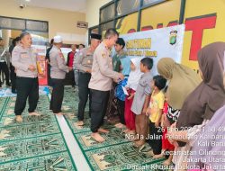 Kapolsek Kawasan Kali Baru Membahagiakan Anak Yatim Piatu