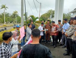Kadisbun Errafiq Diduga Menerima Gratifikasi,Sejumlah masa Demo di Depan Kantor Kajari Tebo