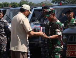 Menteri Pertahanan Serahkan 650 Unit Ransus Maung Kepada Panglima TNI