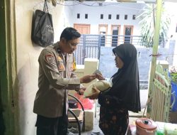 Polisi Gelar Program Jumat Berkah di Palmeriam, Berbagi dan Jaga Keamanan Warga