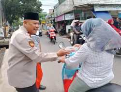 Kolaborasi Polsek Cipayung dan Mahasiswa URINDO dalam Pembagian Takjil Ramadhan di Tengah Bulan Suci