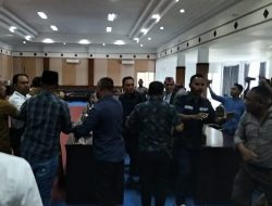Adu Jotos di DPRD Mabar, Simbol Gagalnya Negara Hadir di Tengah Privatisasi Pantai Labuan Bajo