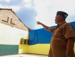 Tinjau SD Kledokan yang Ambruk, Bupati Harda Kiswaya Tegaskan Jangan Sampai Ada Lagi Peristiwa Serupa