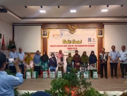Ratusan Warga Tirtoadi, Menerima Bantuan Sosial dari Pemkab Sleman