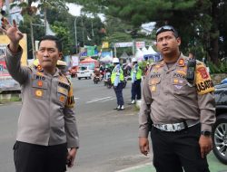 Kapolres Bogor AKBP Rio Wahyu Anggoro, S.H., S.I.K., M.H. Laksanakan Pemantauan Arus Lalu Lintas di Pos Gadog Puncak pada Libur Panjang