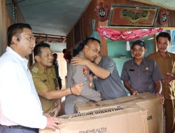Wujud Kepedulian Bantuan Kursi Roda Kapolres Melawi di Desa Baru Senyum Bahagia Terukir