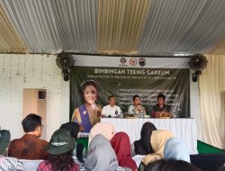 Ketua Komisi IV DPR RI, Titik Soeharto Serahkan Alat dan Mesin Pertanian Kepada Kelompok Petani