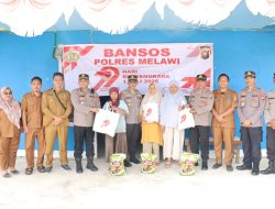 Polres Melawi Melaksanakan Bansos Demi Meningkatkan Kesejahteraan Sosial dan Mengurangi Kesenjangan di Desa Tanjung Sari