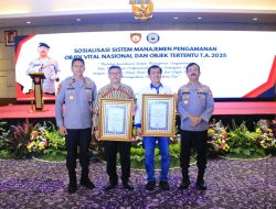 Sukses Terapkan Sistem Manajemen Pengamanan (SMP) Obvitnas, PT Cikarang Listrindo Tbk dan PT. Pupuk Iskandar Muda, Polri Serahkan Sertifikat Audit