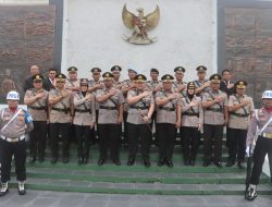 Kapolresta Serang Kota bersama Pejabat Utama Polda Banten Ikuti Upacara Ziarah dan tabur bunga di Tmp Ciceri
