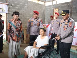 Salurkan Bantuan Kursi Roda Sebagai Wujud Kepedulian Menjelang HUT Bhayangkara ke-79 Polres Melawi