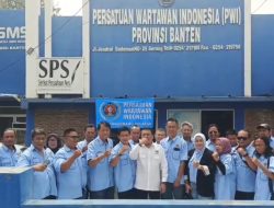 Ketua PWI Banten Lantik Pengurus PWI Kota Tangsel Periode 2025-2028