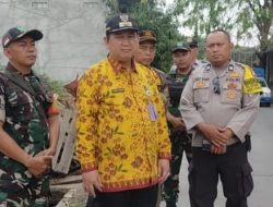 Bangunan Kaki Lima di Atas Saluran Air Kaliangke Jakarta Barat di Tertibkan