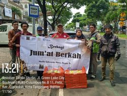 Rasa peduli Kepada Sesama Media Gakorpan Dan TV Gapta Berbagi Ratusan Nasi kotak Jumat berkah