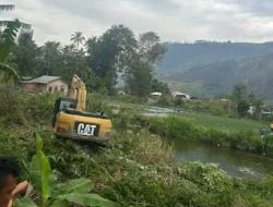 Pemkab Humbahas Laksanakan Normalisasi Sungai di Jembatan Aek Silang Desa Marbun Toruan