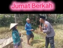 Kapolsek Jonggat Berikan Bantuan Uang kepada Masyarakat Kurang Mampu dalam Program “Jumat Berkah
